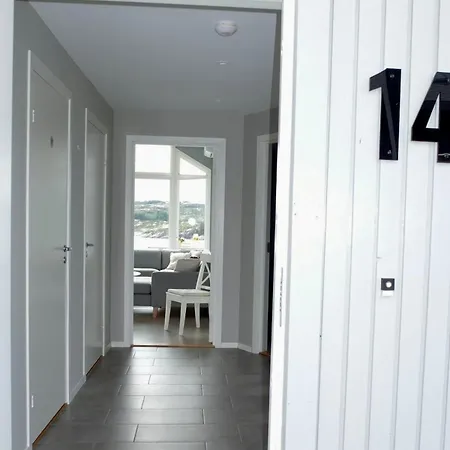 House By The Fjord - Ocean View And Jacuzzi Holiday home Forland