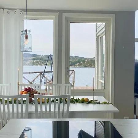 House By The Fjord - Ocean View And Jacuzzi * Forland
