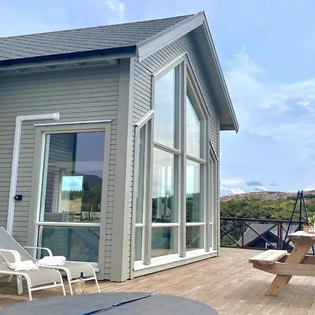 House By The Fjord - Ocean View And Jacuzzi *