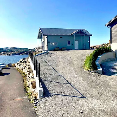 House By The Fjord - Ocean View And Jacuzzi