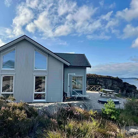 House By The Fjord - Ocean View And Jacuzzi