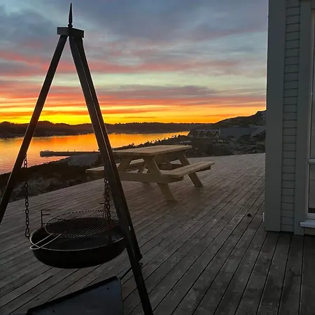 House By The Fjord - Ocean View And Jacuzzi